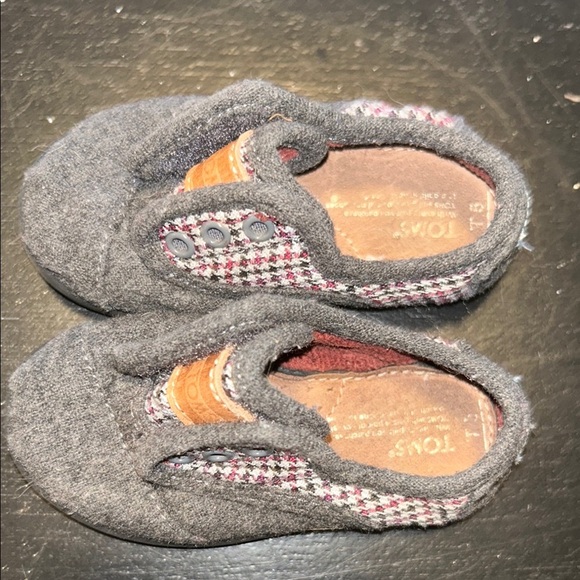 TOMS - Gray Wool Baby Shoes - Picture 2 of 3